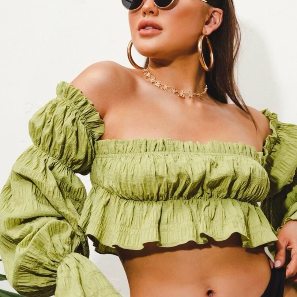 Offshoulder crop top
